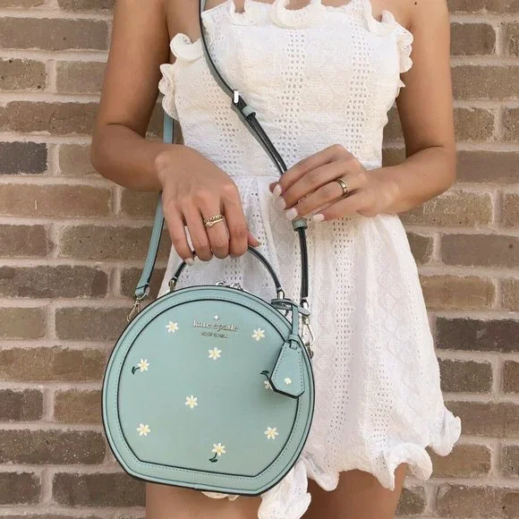 Kate Spade Traveler Daisy Embroidered Canteen Round Crossbody Aphrodite Green - Picture 2 of 5